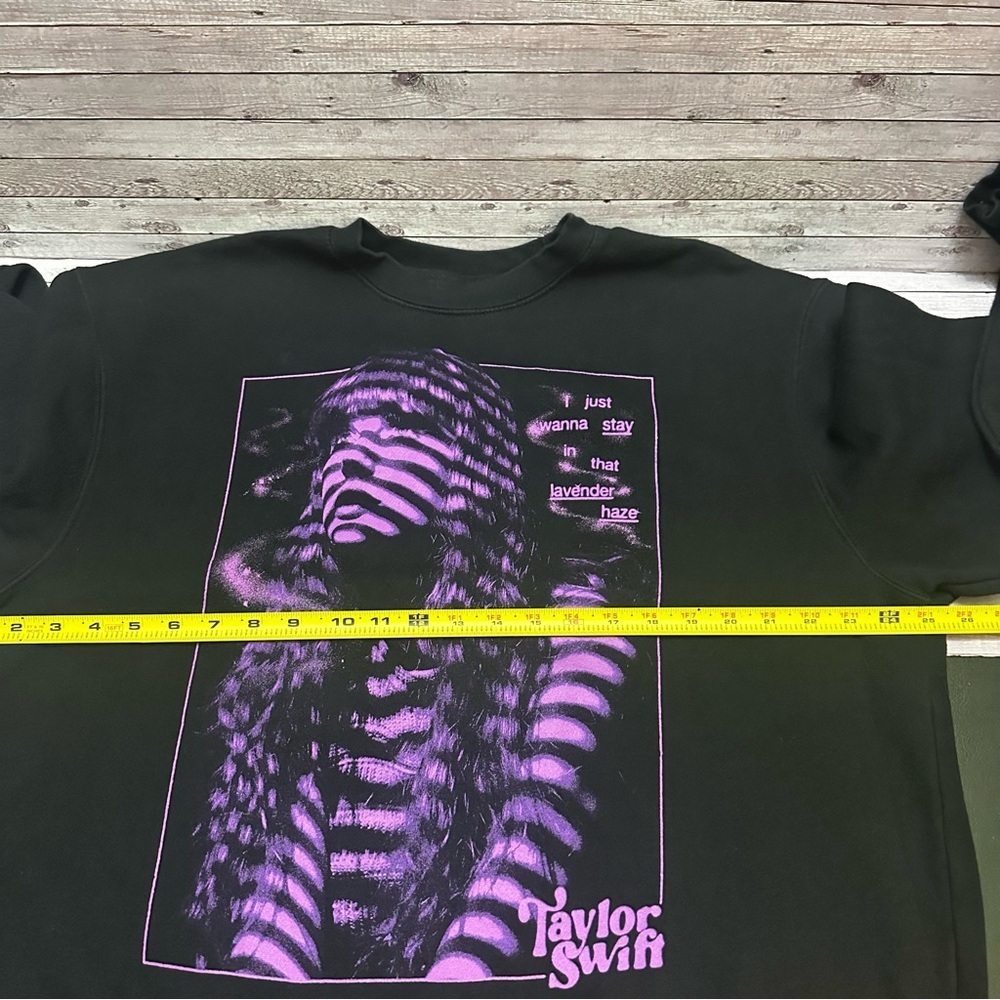 Taylor Swift Women’s The Eras Tour  Graphic Sweater size XL - Picture 5 of 8